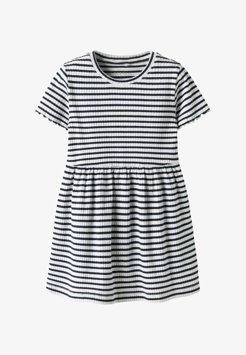 Pasiasta sukienka z krótkimi rękawami, z granatowymi i białymi poziomymi pasami, żebrowaną teksturą i skośnym pasem w talii dla rozkloszowanego dołu.