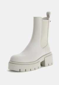 Guess CHARLOTTE STRETCHE - Botine cu platformă - weiß