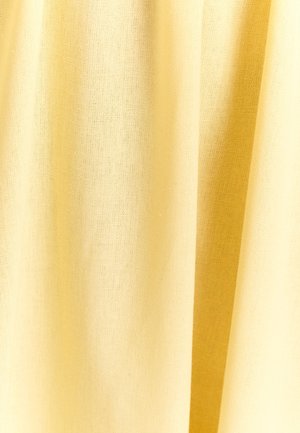 Vaaleankeltainen kangas, jossa on hieno, teksturoitu kudonta, laskeutuu pehmeästi. Materiaali näyttää kevyeltä ja sillä on sileä pinta. Ei erottuvia kuvioita tai yksityiskohtia.