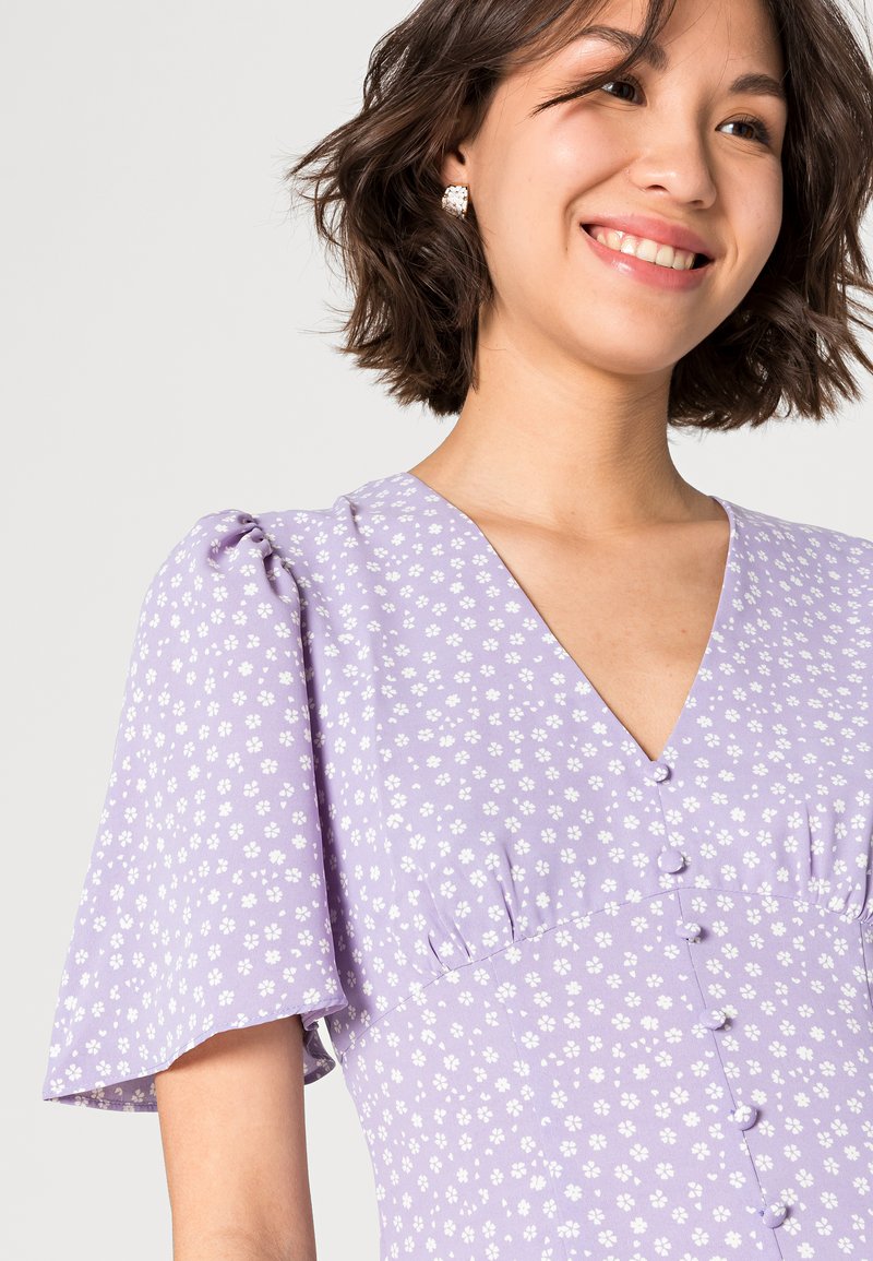 Damen Freizeitkleider | Glamorous BUTTON THROUGH SLEEVE PLUNGE NECK DRESS Freizeitkleid lilac white ditsy/flieder - QG75313 Damen Freizeitkleider | Glamorous BUTTON THROUGH SLEEVE PLUNGE NECK DRESS Freizeitkleid lilac white ditsy/flieder - QG75313