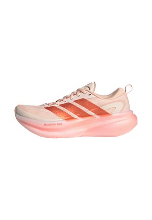 Hellrosa Laufschuh mit dicker, gepolsterter Sohle, orangefarbenen Adidas-Streifen, Schnürdesign und dem Schriftzug "DREAMSTRIKE GLOW" an der Seite.