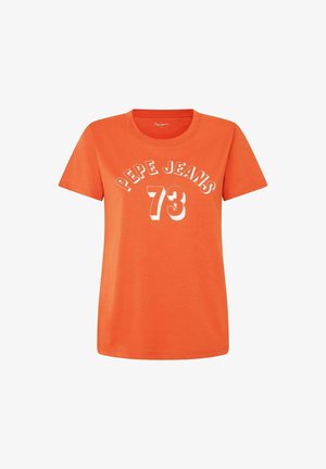Pomarańczowy t-shirt z krótkim rękawem wykonany z bawełny, z białym napisem "PEPE JEANS 73" w zaokrąglonym stylu graficznym.