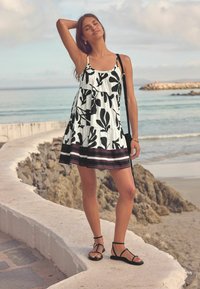 Next MINI TIERED TALL - Freizeitkleid - white black floral