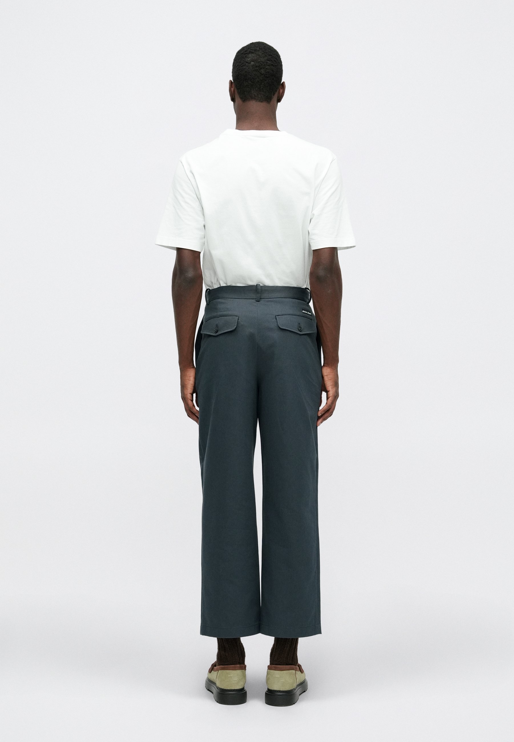 Maison Kitsuné RELAXED PLEATED PANTS - Trousers - charcoal/dark