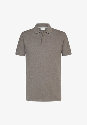 Bruine polo shirt van zachte stof. Heeft een kraag, korte mouwen en een placket met twee knopen. Eenvoudig ontwerp zonder patronen.