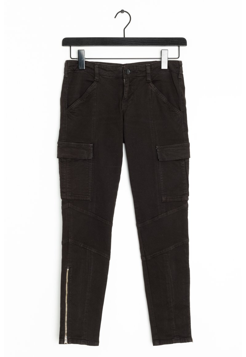 Černé cargo kalhoty s přiléhavým střihem. Obsahují několik kapes, diagonální švy a zip na kotníku. Vyrobeny z látky s kombinací bavlny.