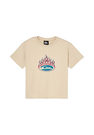 Beżowy t-shirt z krótkim rękawem i okrągłym dekoltem z niebiesko-czerwonym graficznym logo płomienia na środku przodu.