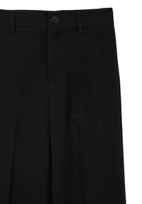 Pantalons noirs avec une texture lisse, fermeture à bouton et plis latéraux. La taille est dotée de passants pour ceinture et d'une finition nette et ajustée.
