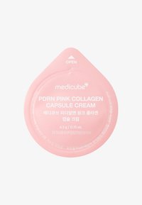 Lyserød kapselcremebeholder med en aftrækkelig top, med hvid tekst og en dropletform, mærket "PDRN Pink Collagen Capsule Cream."