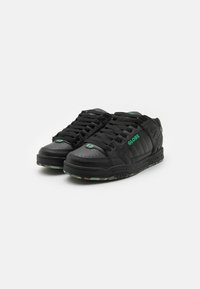 Globe TILT - Skate shoes - black/green