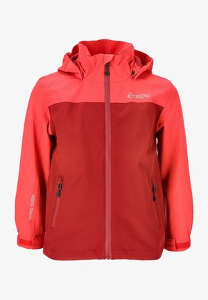 Rød vandtæt jakke med tofarvet design, høj krave, lynlåslommer, justerbar hætte og branding på brystet.