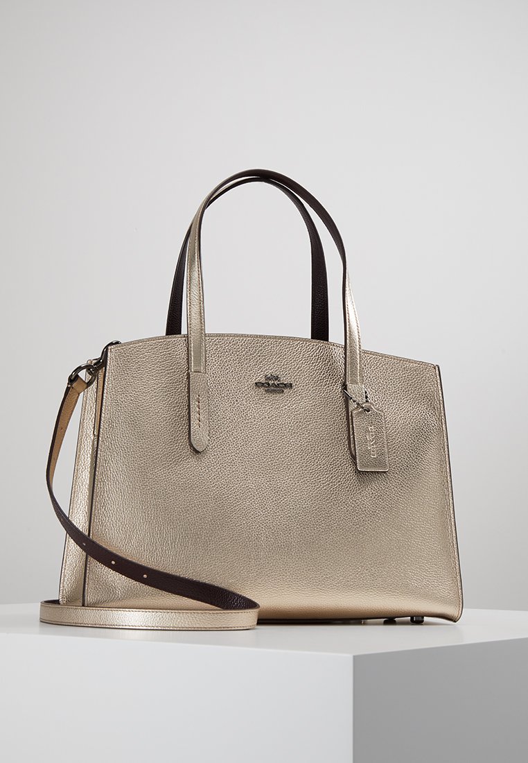 Coach CHARLIE CARRYALL Håndveske platinum Zalando.no Coach CHARLIE CARRYALL Håndveske sand taupe Zalando.no