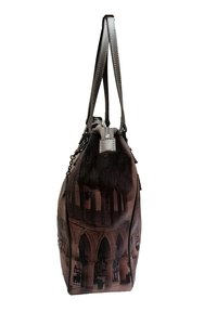 Borsa a spalla marrone con un design fotografico di archi architettonici, realizzata in morbida pelle e dotata di doppie maniglie con dettagli cuciti.