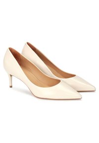 Bežové kožené lodičky s designem špičaté špičky, nízkým stiletto podpatkem a hladkým povrchem. Interiér vyložený béžovým materiálem. Klasická silueta.