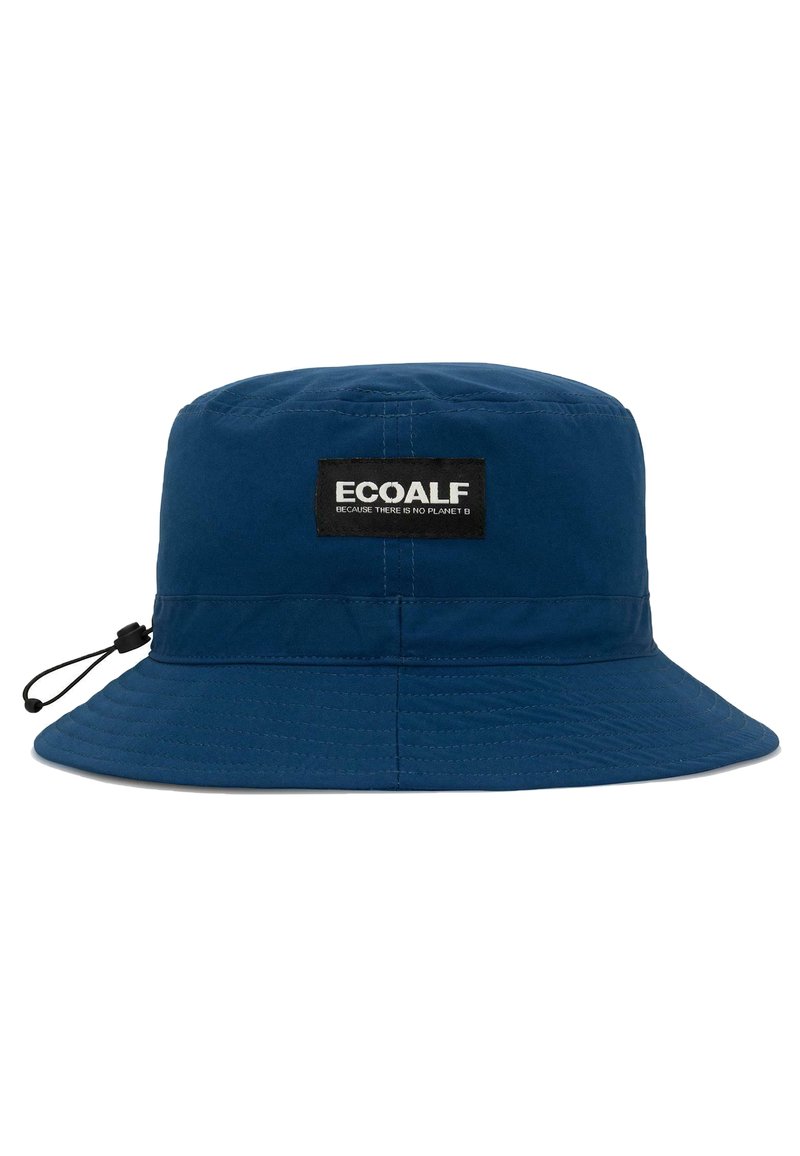 Navyblauer Bucket Hat aus leichtem Stoff mit breiter Krempe, verstellbarem Kordelzug und schwarzem Ecoalf-Logo-Patch.