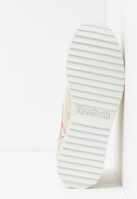Reebok Classic Sneakers - beige