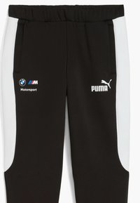 Sorte sweatpants med hvide sidepaneler, der pryder BMW- og Puma-logoer på venstre lår. Elastisk talje for komfort.