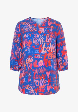 Blå bluse med lange ærmer og elastiske manchetter, med et flerfarvet graffiti-mønster med ordet "love" og hjerteformer i rød, pink og lilla.