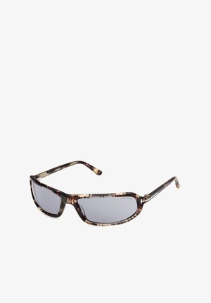 Gafas de sol rectangulares con montura carey, lentes oscuras y patillas delgadas, con un pequeño detalle plateado en forma de "T" cerca de las bisagras.