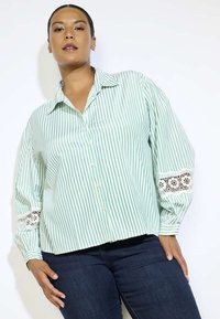 LolaLiza STRIPED  - Užsagstoma palaidinė - khaki faded