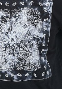 Sixth June BANDANA - Jersey con capucha - black