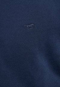 Marineblauer Baumwoll-Sweatshirt mit einem strukturierten, gestickten Pferdelogo auf der linken Brustseite, mit glattem Finish und klassischer Passform.