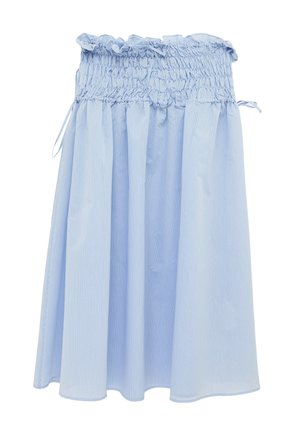 Falda azul claro con finas rayas verticales blancas, cinturilla elástica fruncida y detalles de lazo lateral.