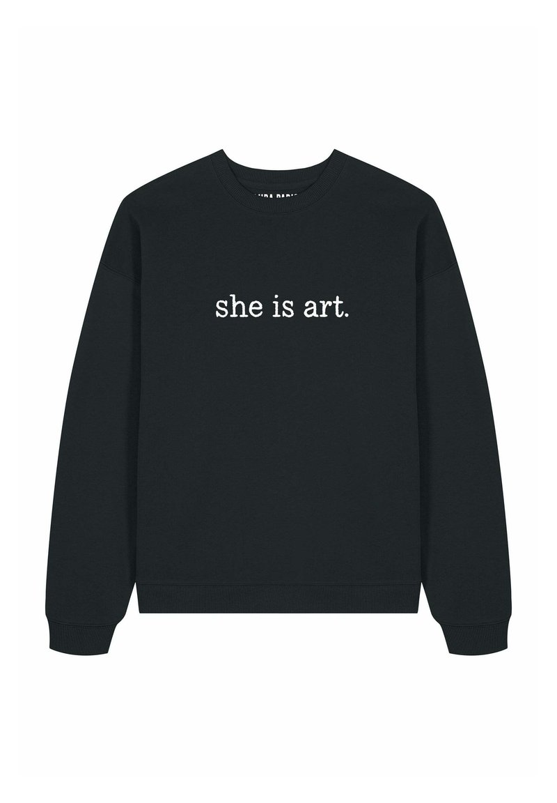 Felpa nera con polsini e scollo a costine. Presenta la scritta bianca "lei è arte." sul davanti. Design semplice, tessuto morbido.