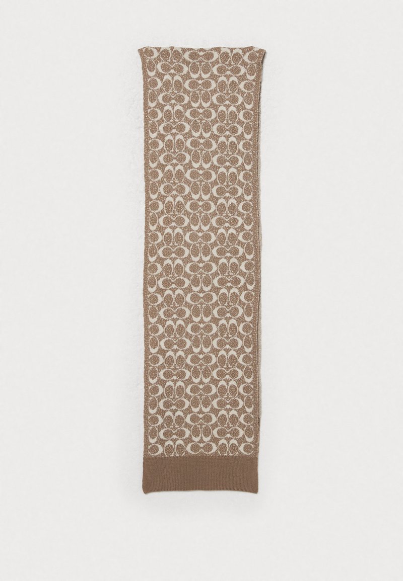 Barna mintás sál, amely ismétlődő geometriai mintával rendelkezik, texturált felülettel. A szélek egyszínű barnák. Hosszúkás téglalap alakú.