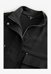Unselected, black