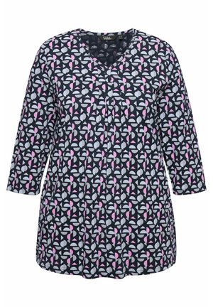 Czarna tunika z dekoltem w kształcie V i rękawami o długości do łokcia, ozdobiona geometrycznym wzorem w kolorach różowym, szarym i białym. Wykonana z lekkiego materiału.