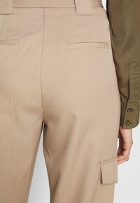 YAS Tall Tygbyxor - beige