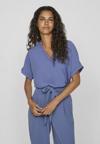 VILA MIT KURZEN ÄRMELN V-AUSSCHNITT - Camicetta - bijou blue