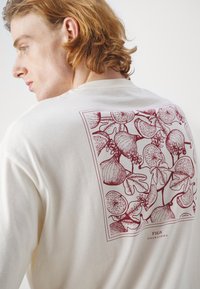 Selected Homme SLHLOOSECORBY NECK TEE - Marškinėliai su spaudiniu - egret