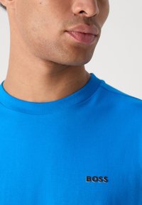 BOSS Camiseta básica - open blue