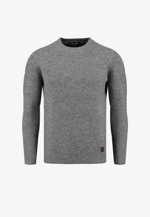 Grauer gerippter Pullover mit langen Ärmeln und Rundhalsausschnitt. Verfügt über ein kleines Lederlogo-Patch am Saum. Weiche Stricktextur.