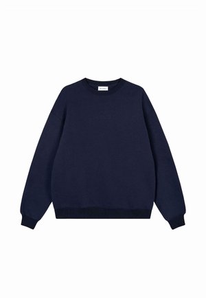 Navyblaues Sweatshirt aus Baumwollmischung, mit klassischem Rundhalsausschnitt, gerippten Bündchen und lockerer Passform, mit dezentem Logo auf der Brust.