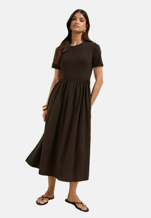 Friends Like These, PETITE FIT - SHORT SLEEVE 2 IN1 MIDI DRESS . - Strickkleid - chocolate brown