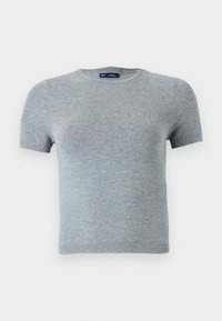 T-shirt gris à manches courtes en tissu tricoté doux, avec un col rond et une coupe ajustée, comportant des coutures minimales et sans motifs.