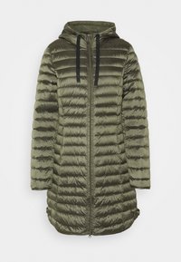 Lang olijfgroen gewatteerd pufferjack met capuchon, zwarte trekkoorden en een rits aan de voorzijde.