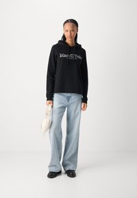 Marc O'Polo LONG SLEEVE HOODED LOGO PRINT - Camisola - black
