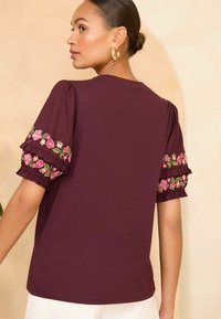 Love & Roses EMBROIDERED SHORT PUFF SLEEVE REGULAR FIT - Apdrukāts T-krekls - red