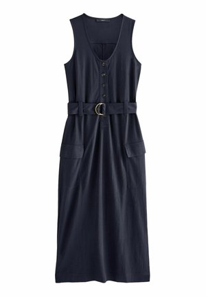 Robe midi sans manches bleu marine avec boutons sur le devant, deux poches à rabat et ceinture assortie avec boucle dorée à la taille.