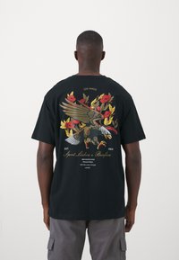 Legacies BENFICA LISSABON GLORIOSO - Marškinėliai su spaudiniu - black