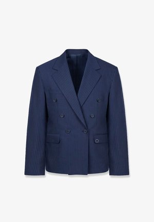 Marineblå dobbeltradet blazer med tynne hvite nålestriper, brede slag og frontlommer med klaff.