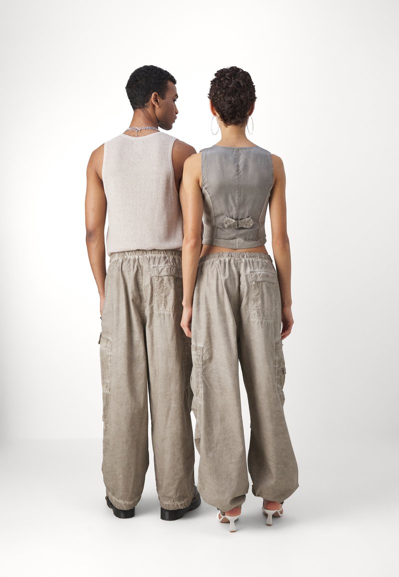 Jaded London WASH PARACHUTE PANTS UNISEX - Cargo trousers - beige 