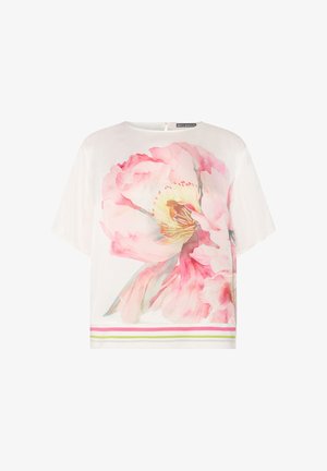 Weißes Kurzarmtop mit großem Blumenmuster im Aquarellstil in Pink und Gelb sowie pinken, weißen und grünen horizontalen Streifen am Saum.