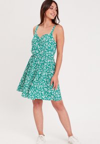 Cache Cache KURZES AUSGESTELLTES - Robe de jour - vert clair