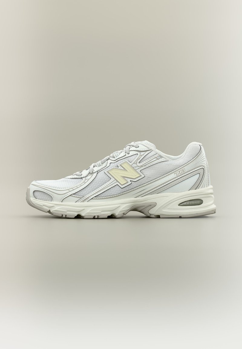 U740 white/pistachio butter/white