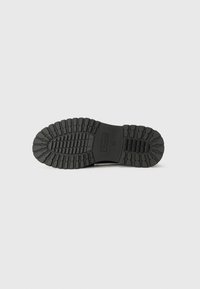 Tamaris Slip-ons - black